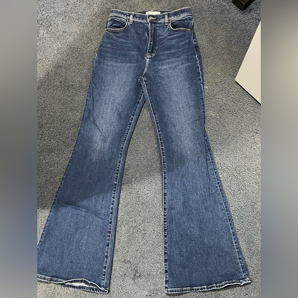 ABERCROMBIE & FITCH Women's The Flare Ultra High Rise Medium Wash Size 29/8L